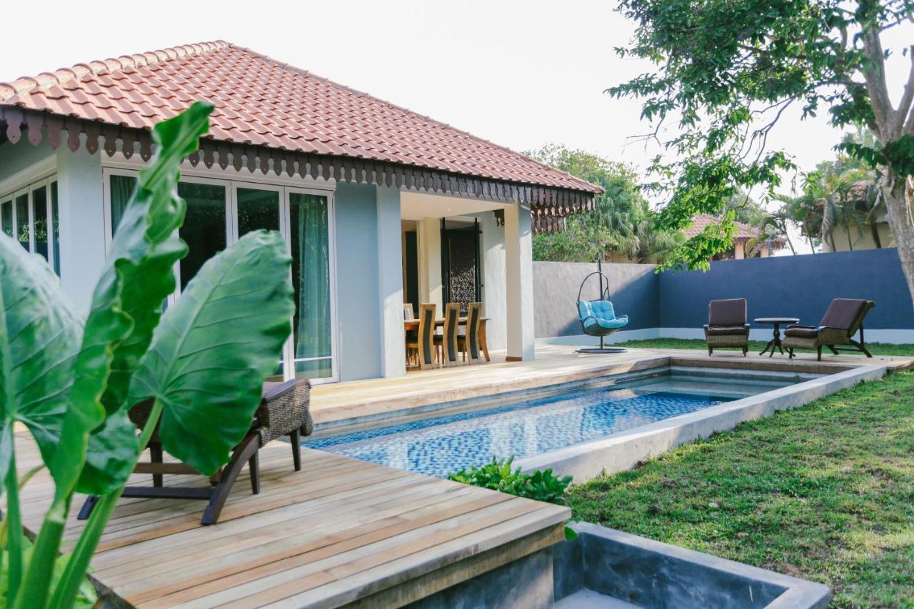 Royale Riviera Resort Private Pool Villas Pantai Cenang  Exterior photo