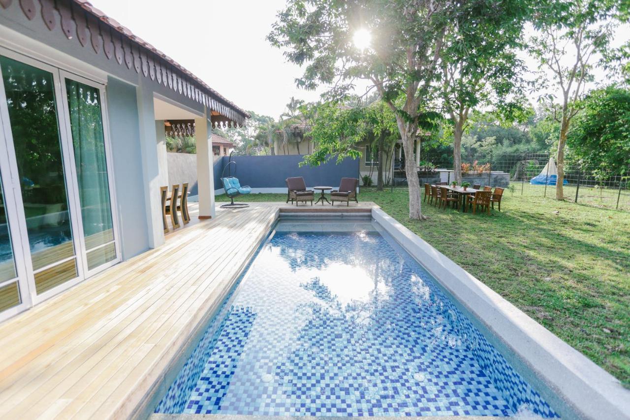 Royale Riviera Resort Private Pool Villas Pantai Cenang  Exterior photo