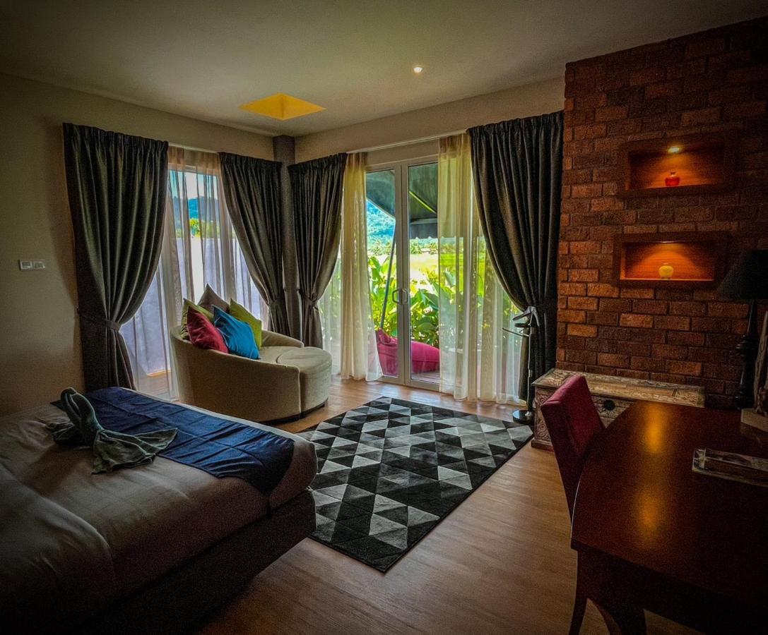 Royale Riviera Resort Private Pool Villas Pantai Cenang  Exterior photo