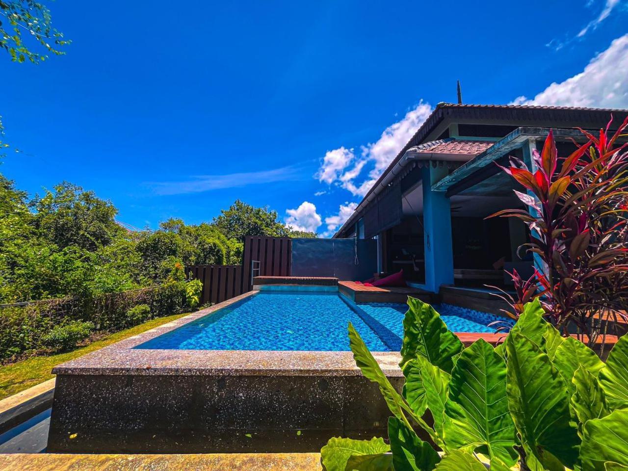 Royale Riviera Resort Private Pool Villas Pantai Cenang  Exterior photo