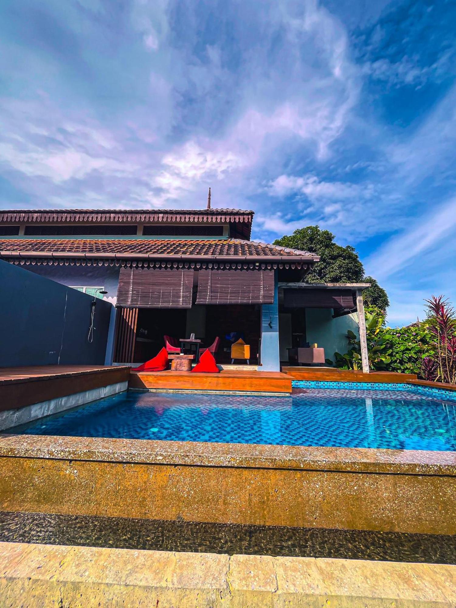 Royale Riviera Resort Private Pool Villas Pantai Cenang  Exterior photo